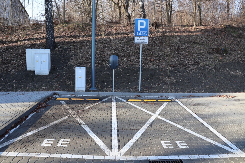 Orzesze: Można korzystać ze stacji ładowania aut elektrycznych w centrum przesiadkowym