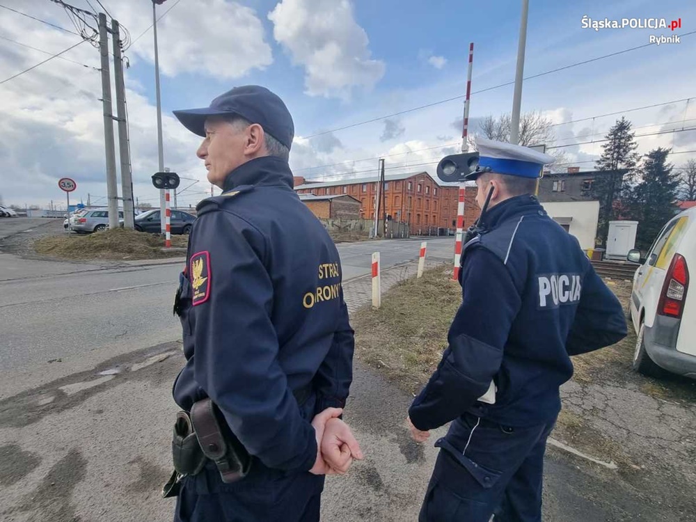 "Bezpieczny Przejazd ". Działania rybnickich policjantów Straży Ochrony Kolei
