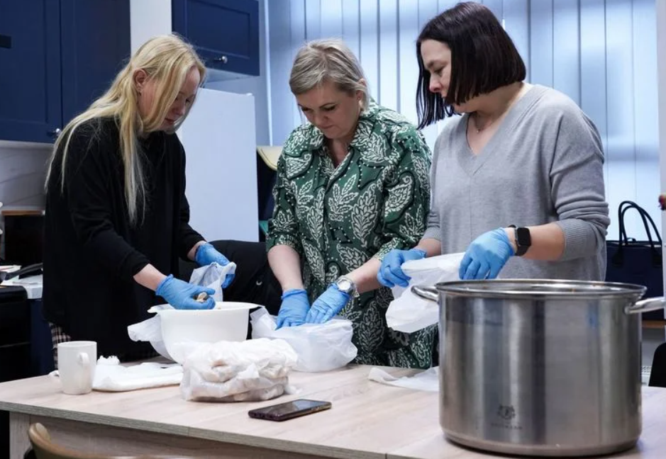 Lodówka społeczna we "Wspólnym stole". Jadłodzielnia w Rybniku przeniesiona