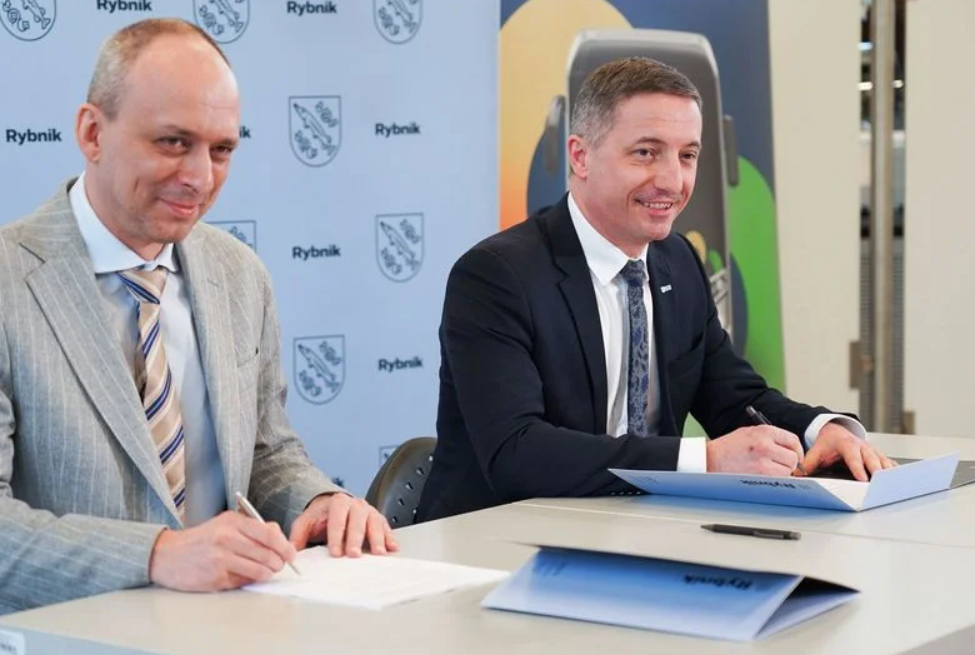 Jesienią pojedziemy wodorowcami. Podpisano umowę na zakup 20 autobusów elektrycznych!