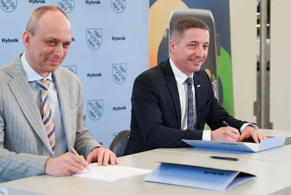 Jesienią pojedziemy wodorowcami. Podpisano umowę na zakup 20 autobusów elektrycznych!
