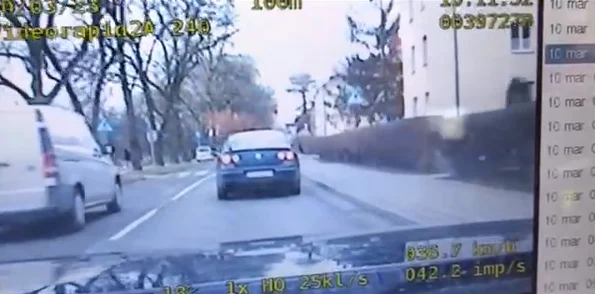 Wyprzedzanie. Czy wszyscy kierowcy to wiedzą? Rady gliwickich policjantów