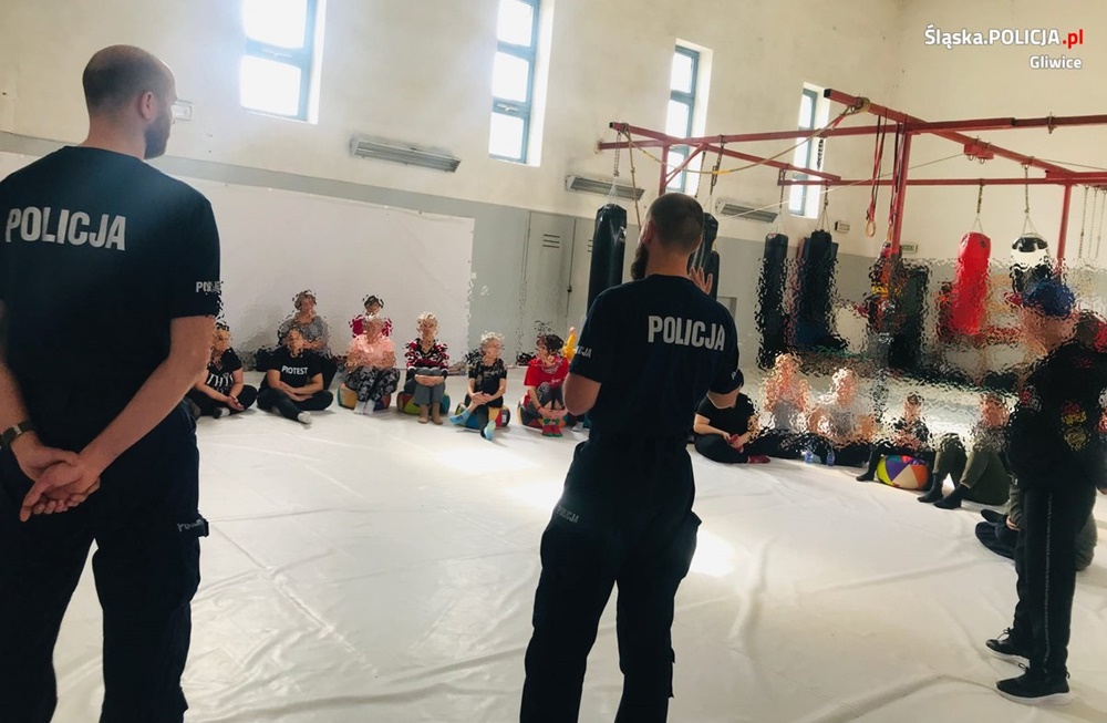 Gliwiccy dzielnicowi uczyli kobiety samoobrony!