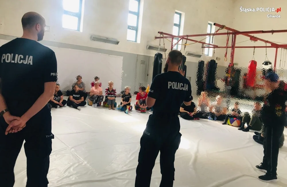 Gliwiccy dzielnicowi uczyli kobiety samoobrony!