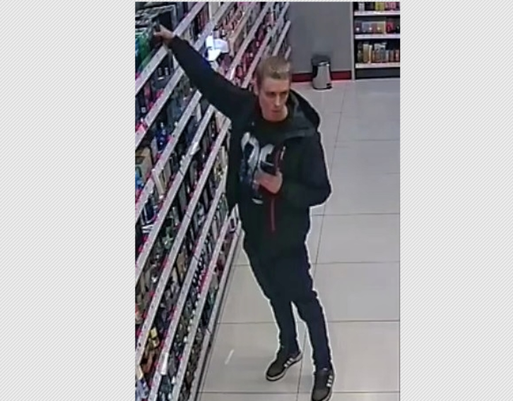 Dochodzenie w sprawie kradzieży w CH Forum. Poznajesz tego mężczyznę?