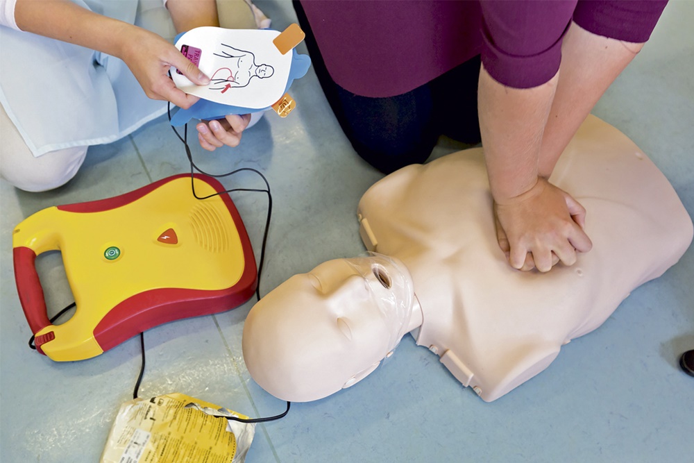 Pomoc na wyciągnięcie ręki. Gdzie szukać AED w Gliwicach?