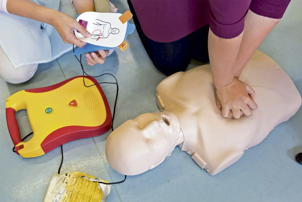 Pomoc na wyciągnięcie ręki. Gdzie szukać AED w Gliwicach?