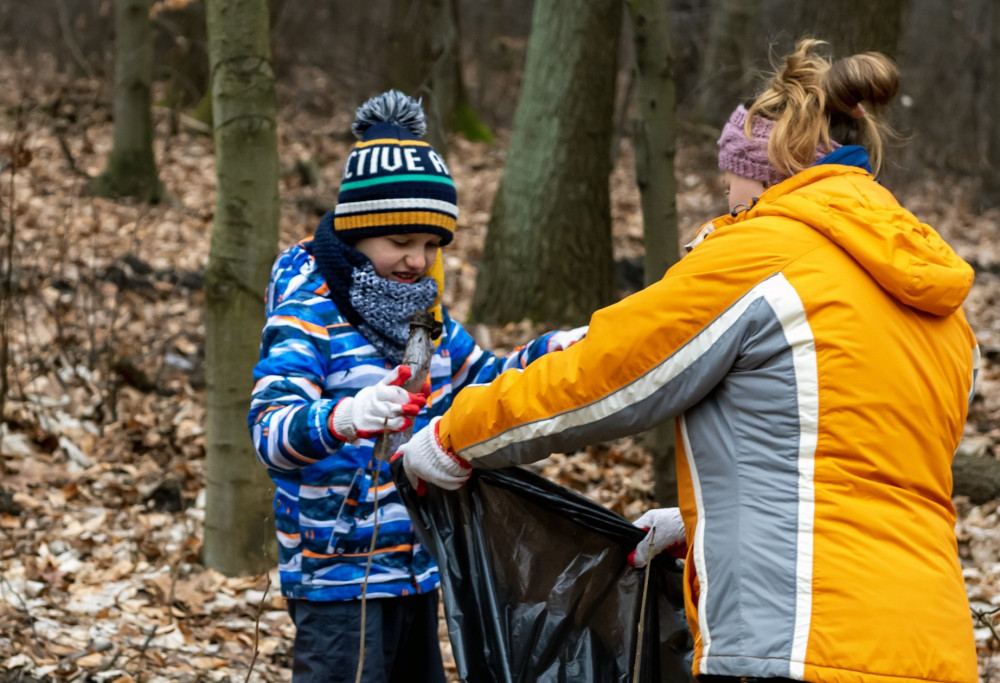 Sprzątali las w Dąbrowie Miejskiej i Miechowicach
