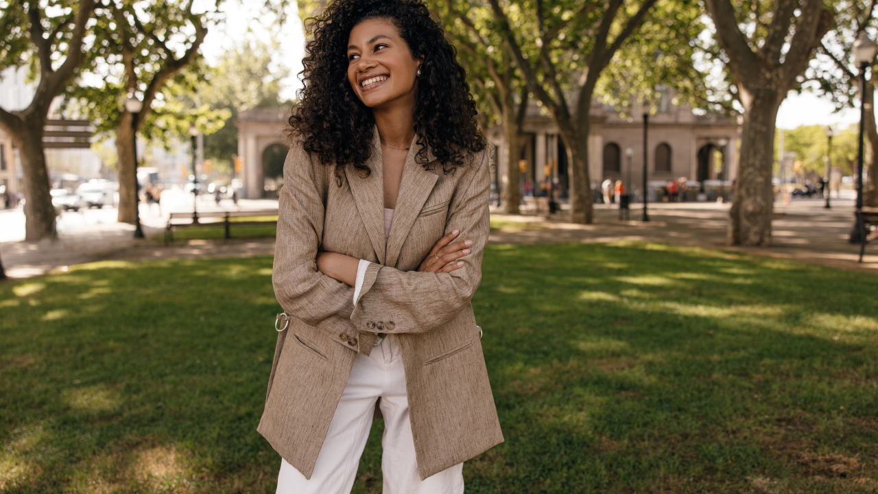 Kurtki na wiosnę 2023 - co będzie modne w tym sezonie?