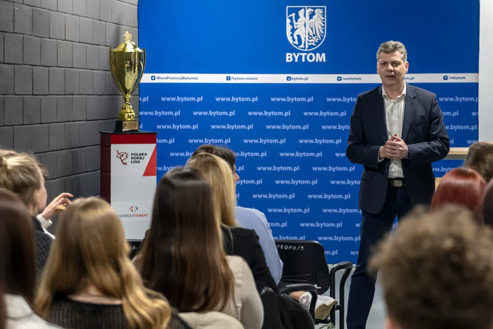 Prezydent przekazał hokeistkom Polonii Bytom 50 tys. złotych