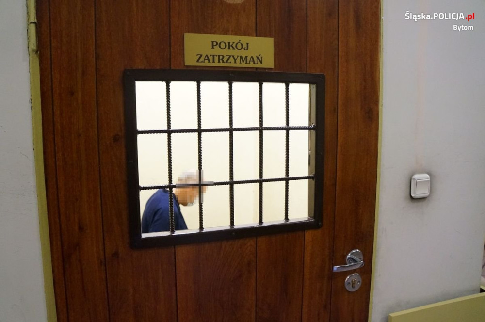 18-letni złodziej z policyjnym dozorem. Ukradł perfumy o wartości ponad 4 tys. złotych