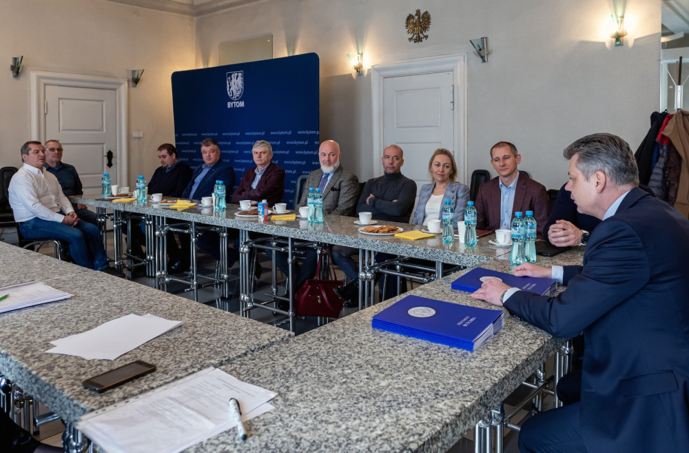 Członkowie nowej Rady Sportu odebrali nominacje z rąk prezydenta Bytomia