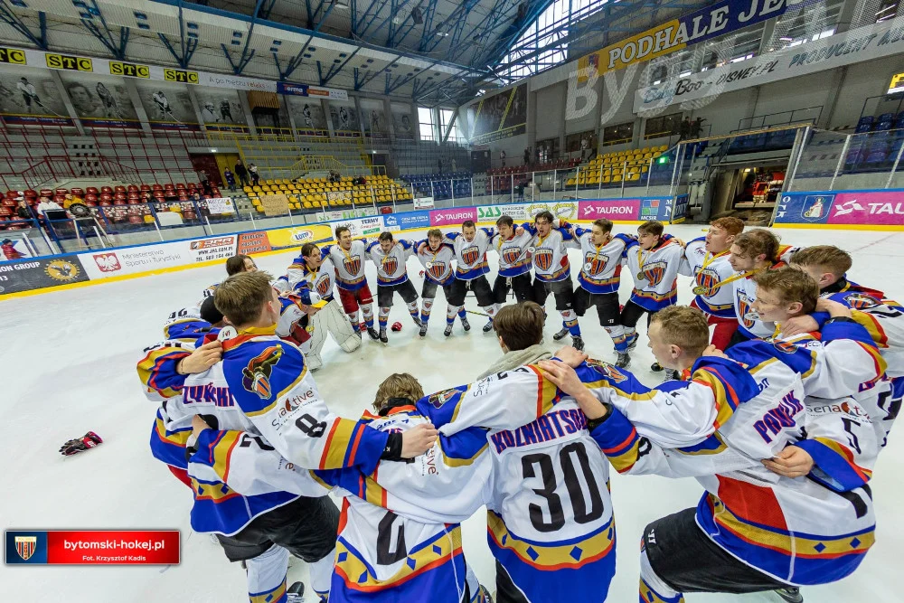 Młodzi hokeiści Polonii Bytom walczą o obronę tytułu mistrzowskiego
