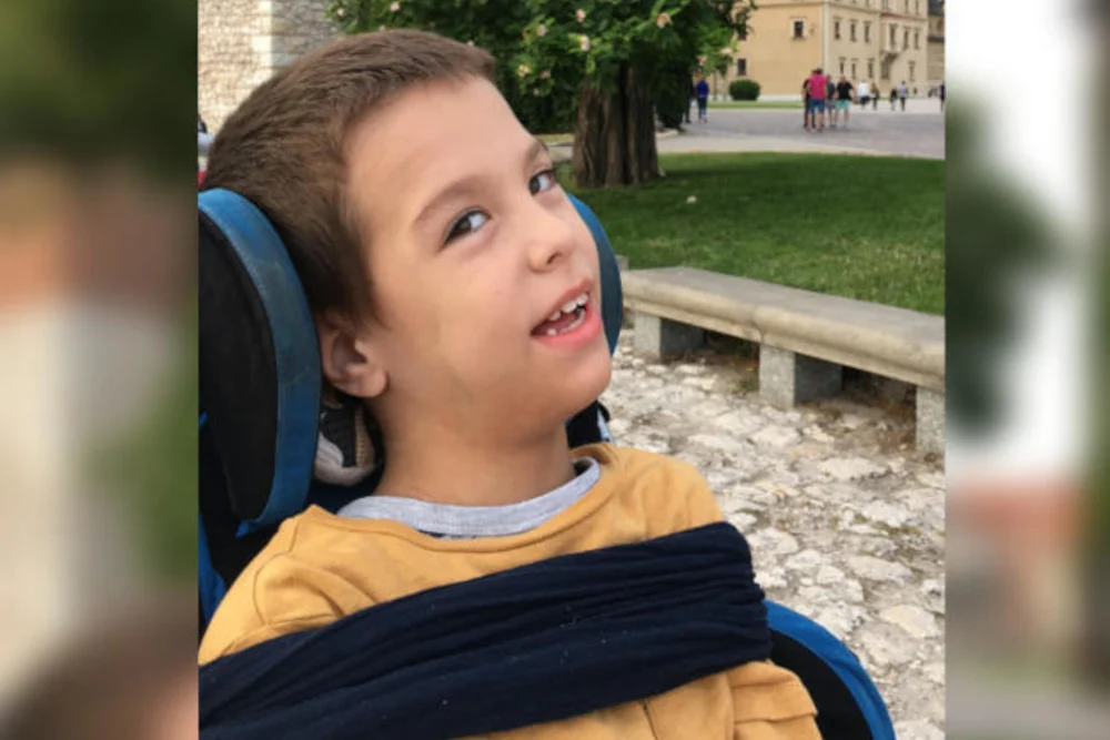 Bytom: 12-letni Łukasz urodził się bez jelita cienkiego. Trwa zbiórka na auto dla chłopca