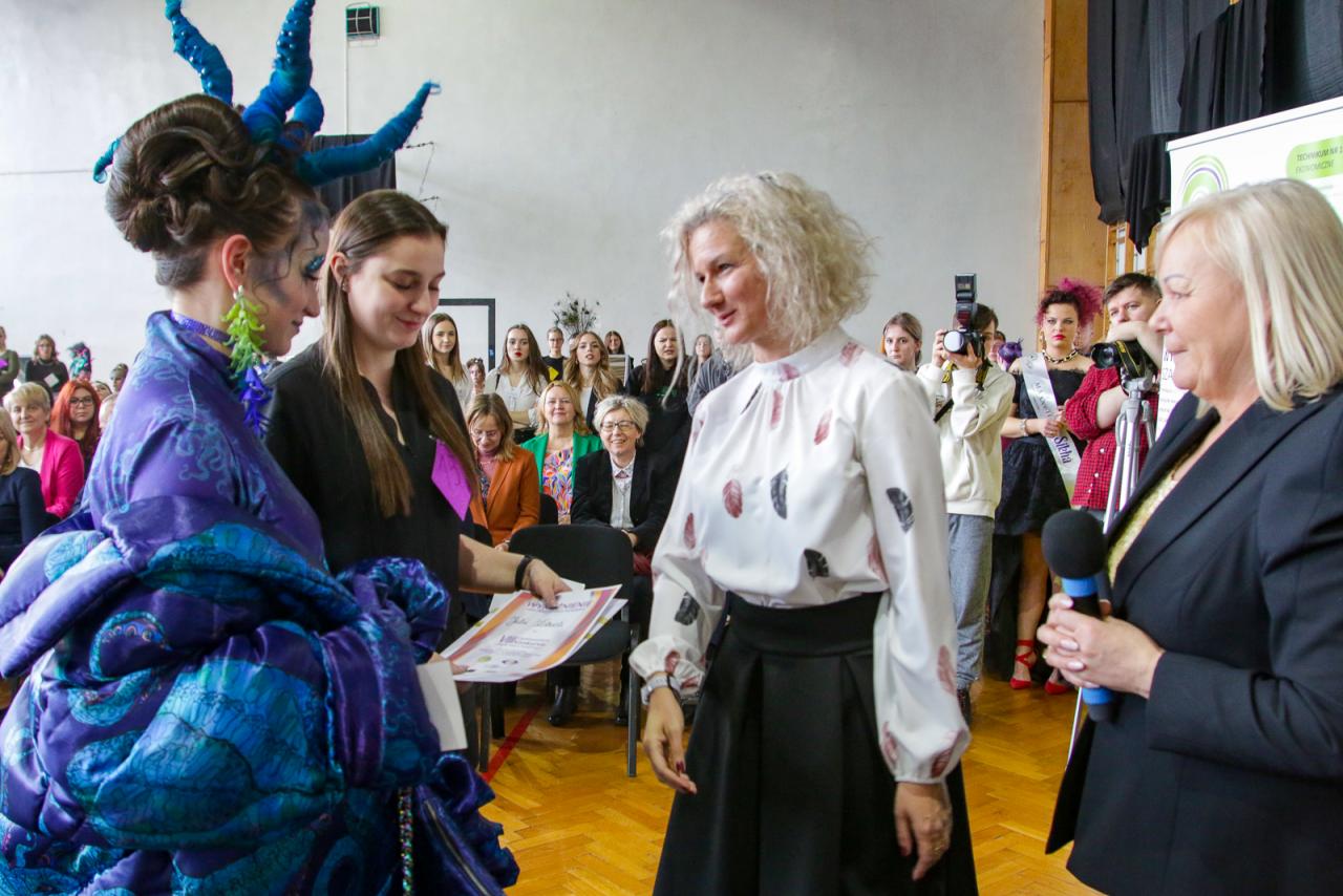 Finał VIII edycji Ogólnopolskiego Konkursu "Młody mistrz fryzjerstwa" 10