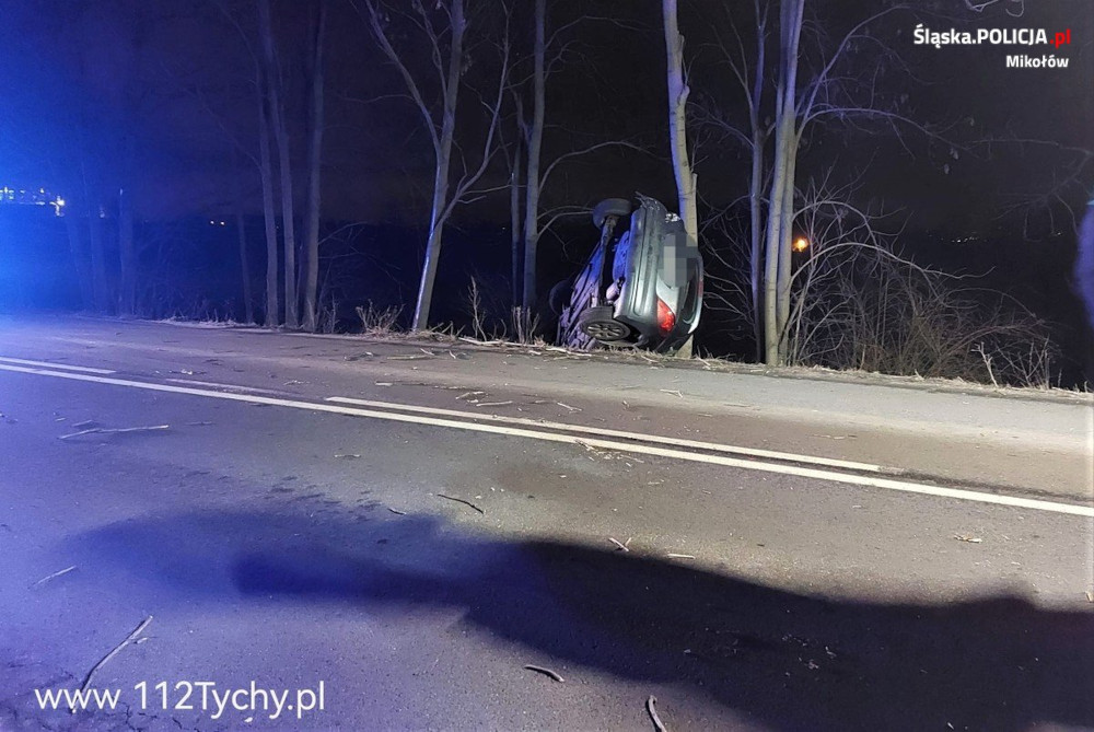 Mało brakowało, a byłby karambol. Groźna kolizja między Mikołowem a Wyrami