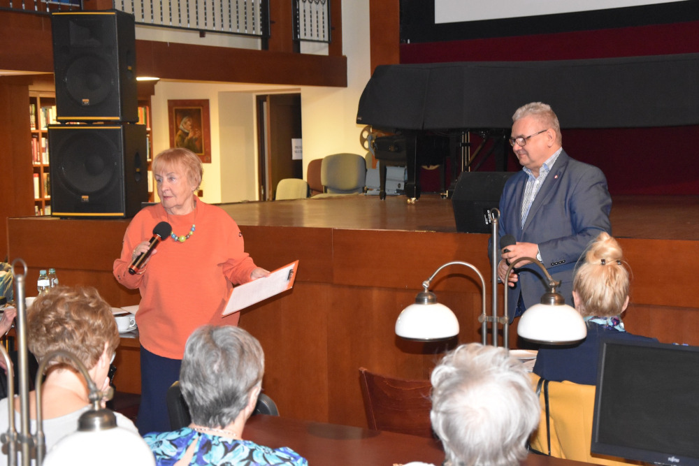 Mikołów: Seniorzy gotowi na wiosnę. Spotkanie w bibliotece
