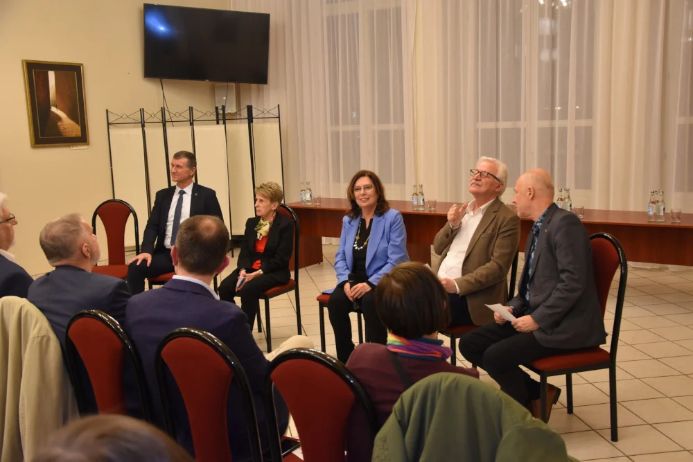 CPK, inflacja i zmiany w ordynacji. O tym rozmawiali mieszkańcy z parlamentarzystami KO