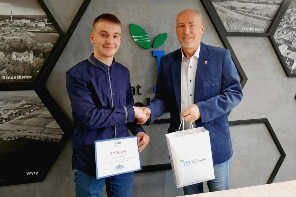 Powiat mikołowski zyskał Mistrza Polski MMA. Alan Karczmarz gościem starosty mikołowskiego