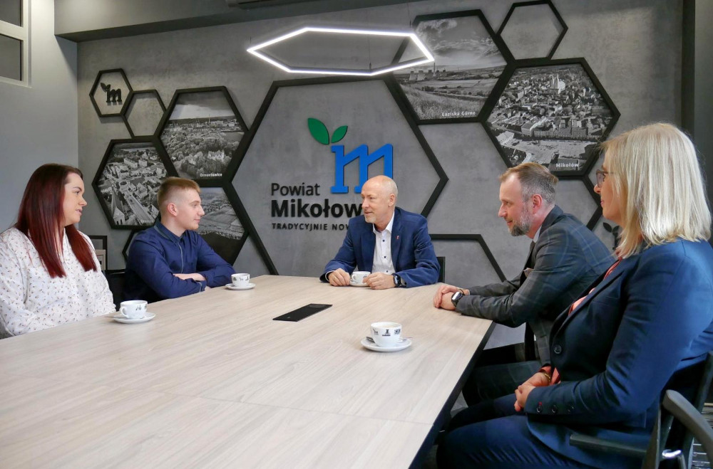 Powiat mikołowski zyskał Mistrza Polski MMA. Alan Karczmarz gościem starosty mikołowskiego