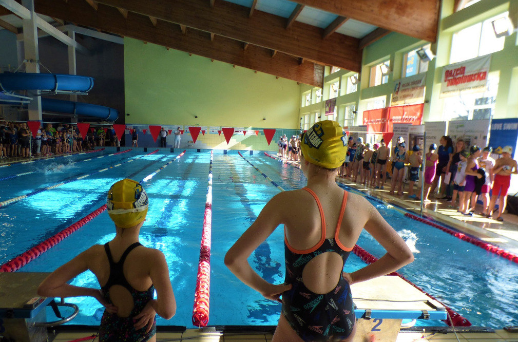 [ZDJĘCIA] Mikołów: Medale i statuetki dla najlepszych pływaków rozdane!