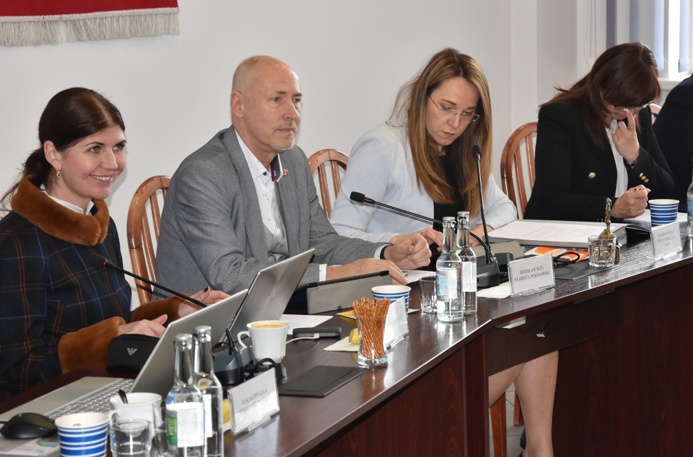 Mikołów: Bezpieczeństwo w regionie głównym tematem sesji Rady Powiatu Mikołowskiego