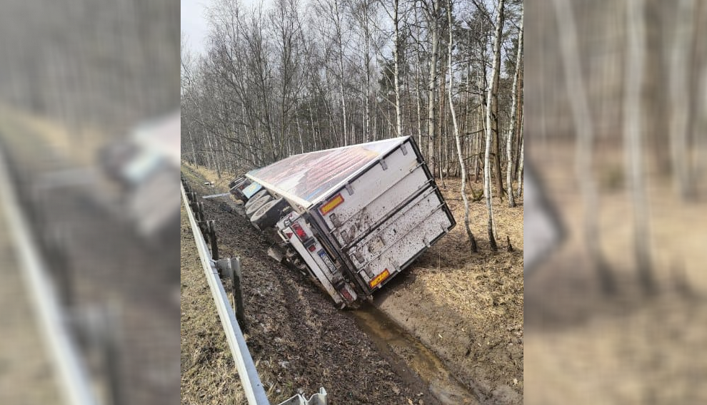 Wypadek na drodze S1 w Katowicach! Kierowca ciężarówki zabrany LPR do szpitala