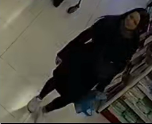 Publikujemy wizerunek podejrzanej o kradzież kosmetyków. Rozpoznajesz ją?