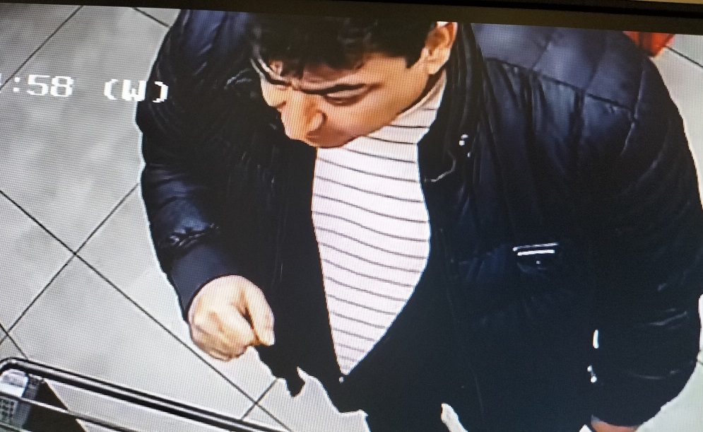 Podejrzewany o oszustwo metodą na tzw. przewałkę. Rozpoznajesz tego mężczyznę?