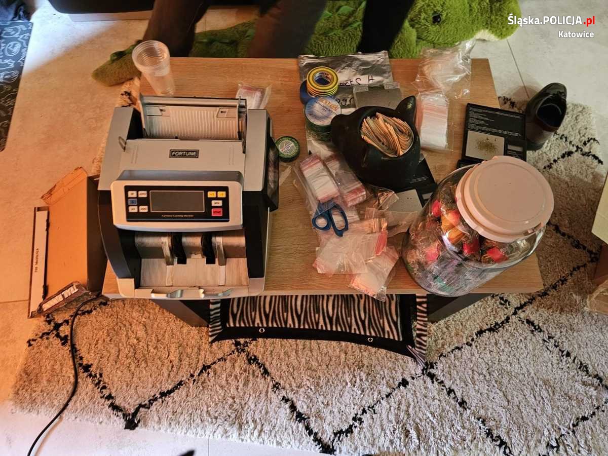 Katowiccy policjanci zatrzymali włosko-ukraińską parę handlującą narkotykami