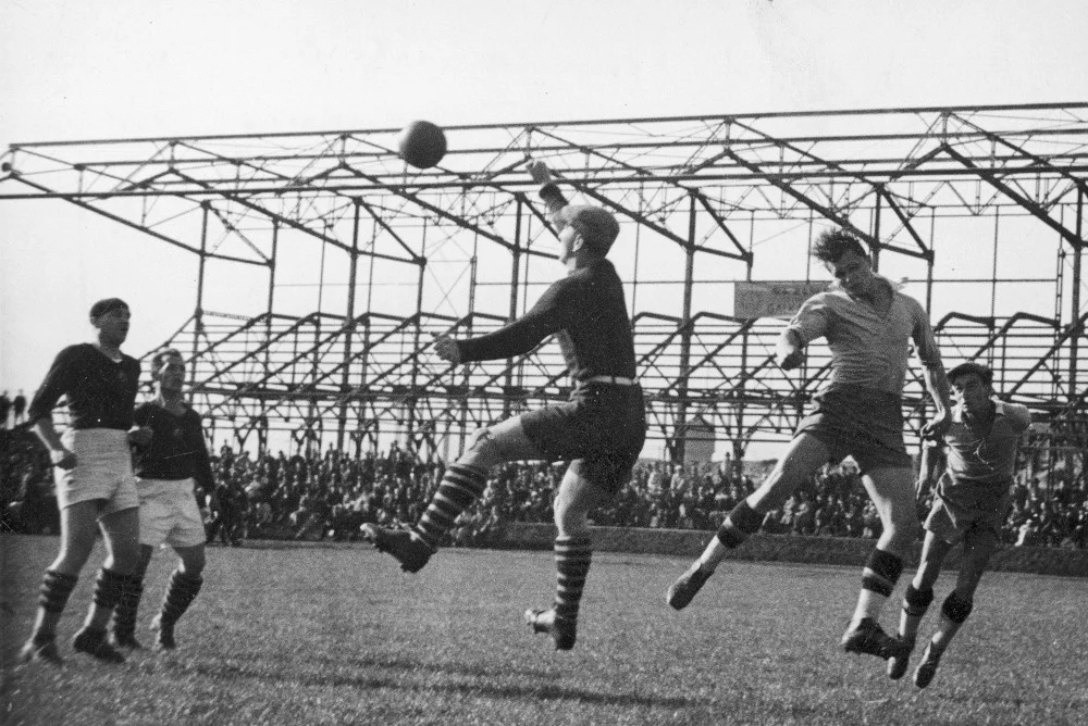 [ZDJĘCIA] Już za miesiąc 103. urodziny Ruchu Chorzów. Tak Niebiescy grali przed wojną!