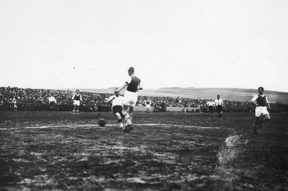 34. Mecz piłki nożnej Ruch Hajduki Wielkie-Warszawianka w Katowicach w 1934 roku