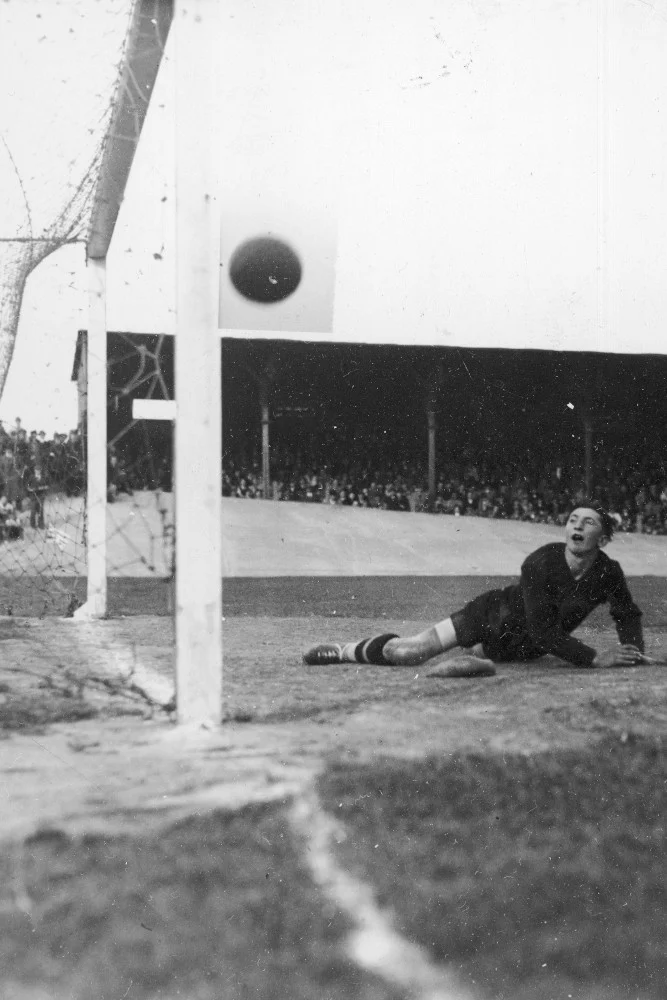 50. Mecz piłki nożnej Cracovia-Ruch Wielkie Hajduki w Krakowie w 1937 roku