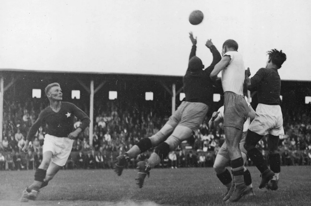 54. Mecz piłki nożnej Wisła Kraków-Ruch Hajduki Wielkie w Krakowie w 1937 roku