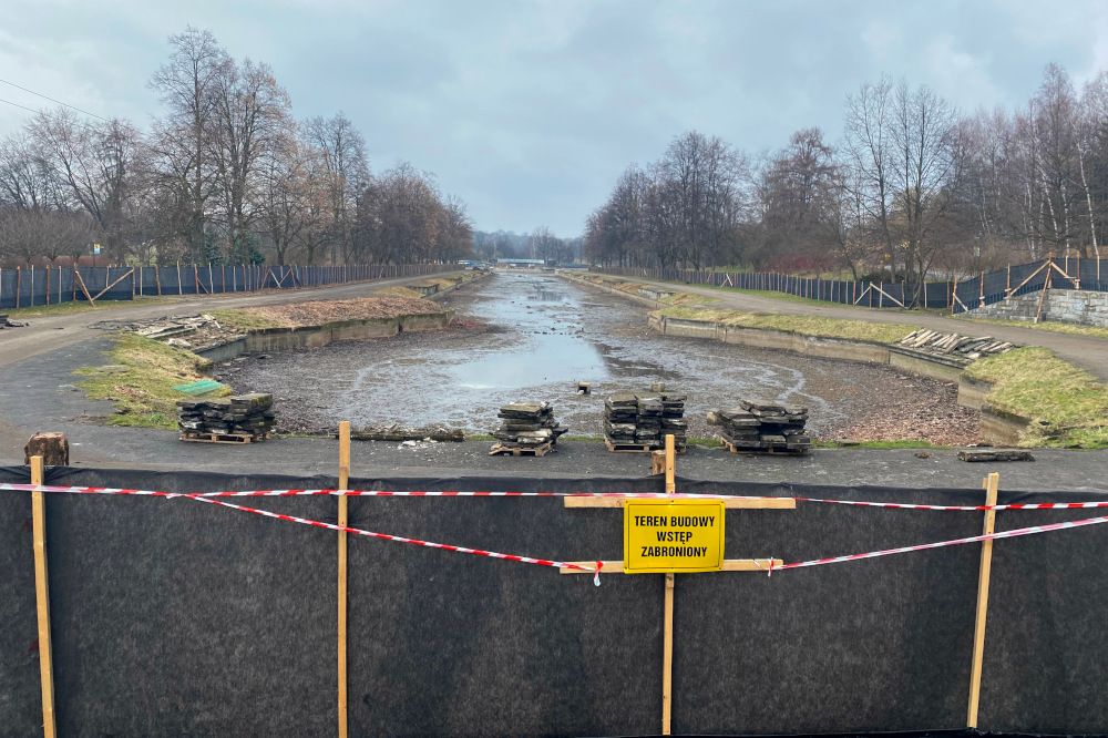 Ogrodzenie w centrum Parku Śląskiego. Ruszył pierwszy etap modernizacji Kanału Regatowego