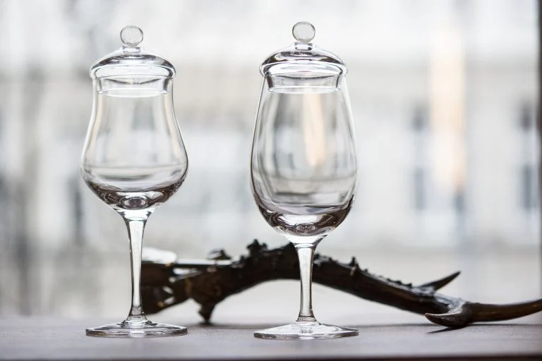 Kieliszki do whisky - gadżet, który zdecydowanie warto mieć w swojej kolekcji!