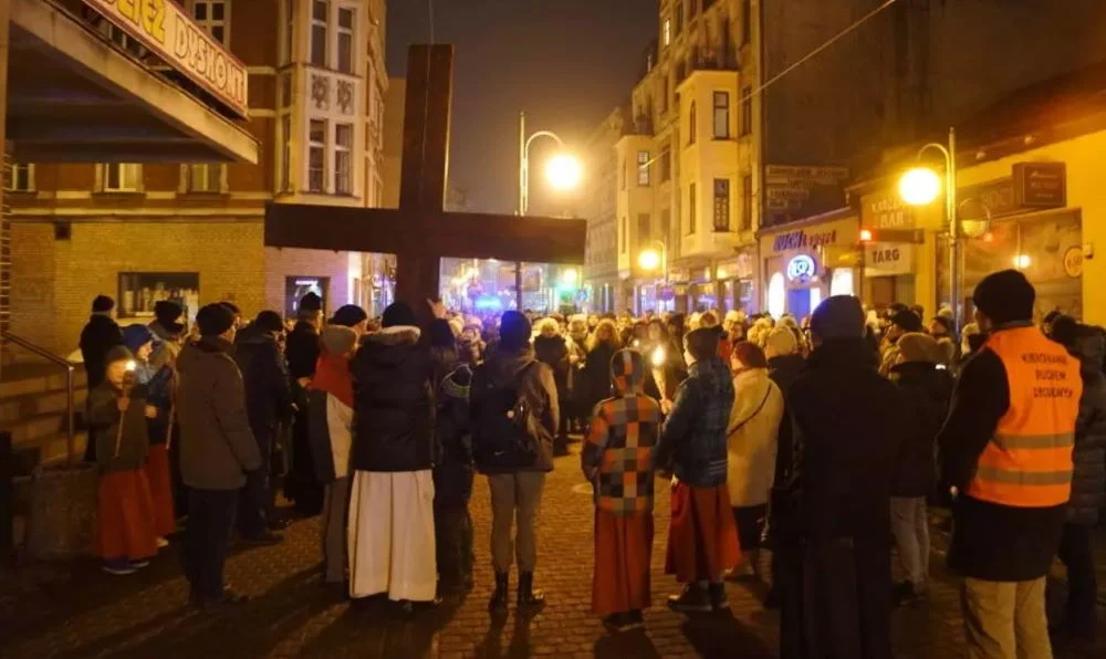 Drogi krzyżowe ulicami Chorzowa – sprawdź daty i trasy!