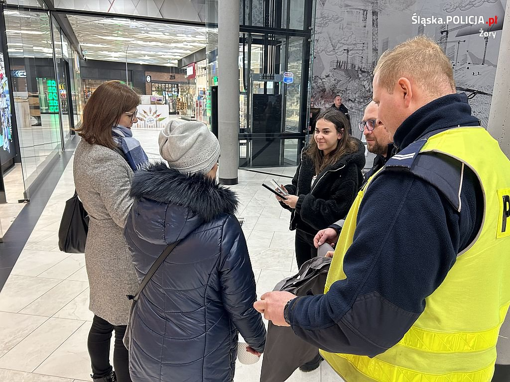 Dwie policyjne akcje, ale jeden cel - dbajmy o swoje bezpieczeństwo! / fot. KMP Żory 16