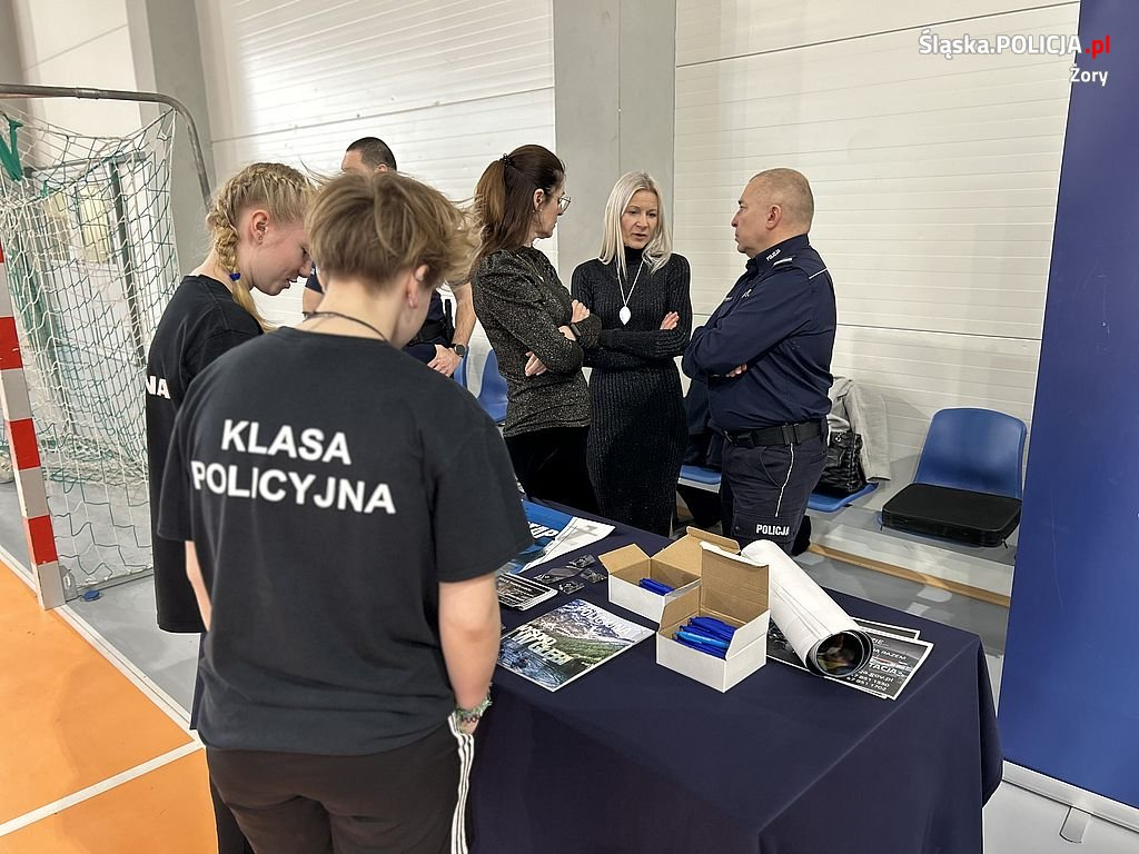 Policjanci na dniach otwartych Zespołu Szkół nr 3 / fot. KMP Żory 4