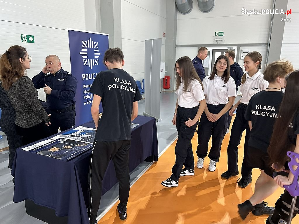 Policjanci na dniach otwartych Zespołu Szkół nr 3 / fot. KMP Żory 5