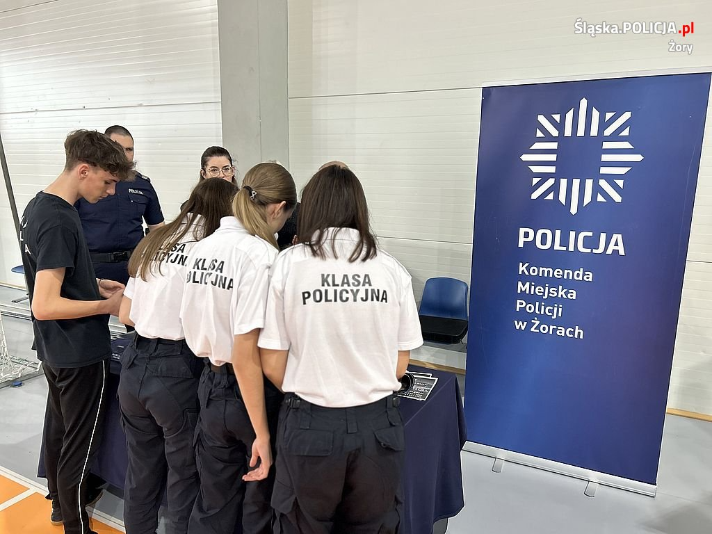 Policjanci na dniach otwartych Zespołu Szkół nr 3 / fot. KMP Żory 7
