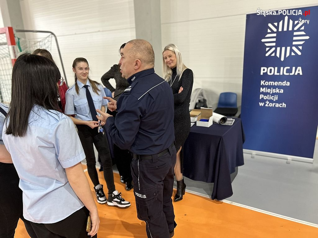 Policjanci na dniach otwartych Zespołu Szkół nr 3 / fot. KMP Żory 8