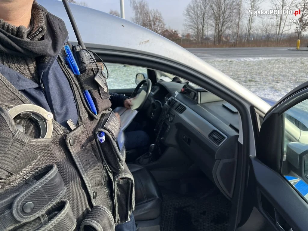 Pijany 27-latek spowodował kolizję i pobił pasażerkę! Był poszukiwany przez policję