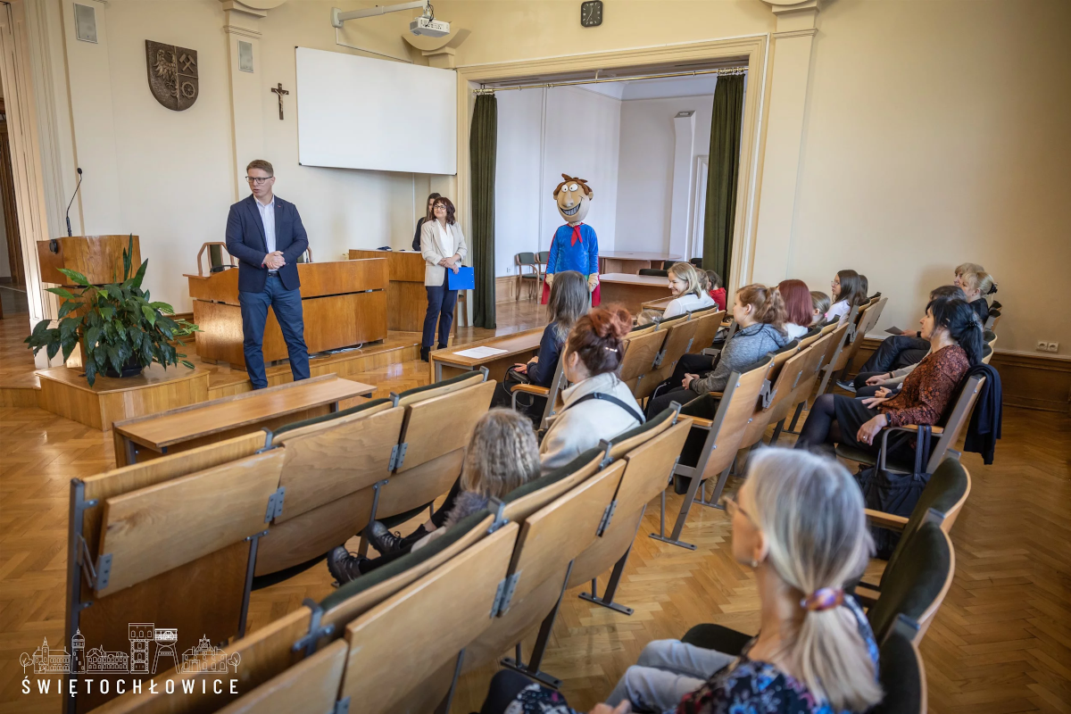 Finał konkursu "Niebieski wkracza do miasta". Rywalizowali w ilości zebranej makulatury