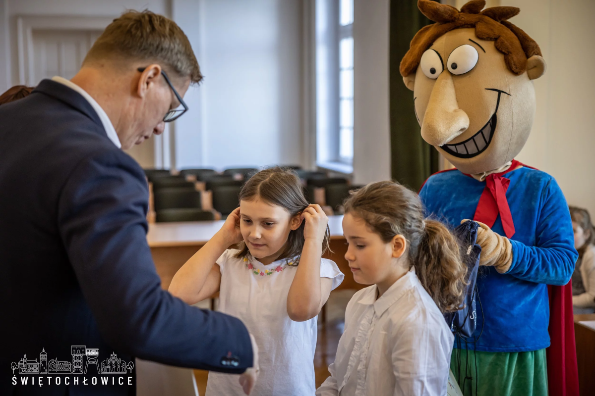 Finał konkursu "Niebieski wkracza do miasta". Rywalizowali w ilości zebranej makulatury