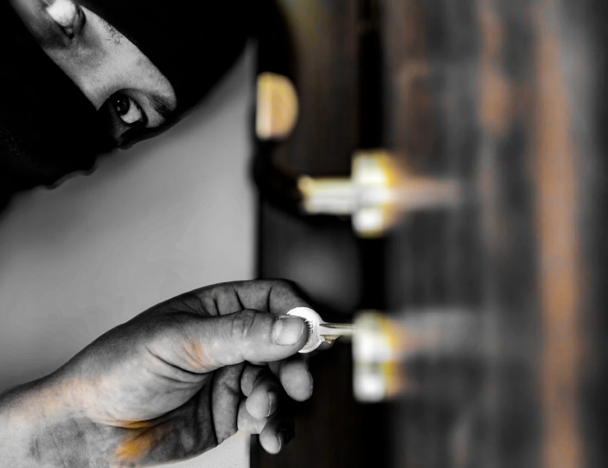 Bezpieczne mieszkanie, czyli jak ustrzec się przed kradzieżą z włamaniem