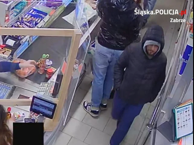 Mężczyzna z nagrania podejrzany jest o kradzież rozbójniczą. Rozpoznajesz go? [FILM]