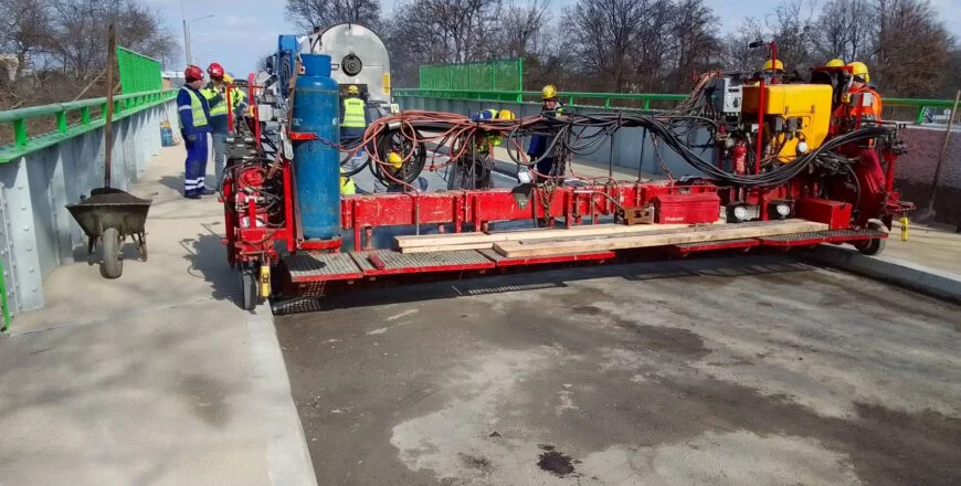 Ostatnie prace na wiadukcie w ciągu ul. Hermisza. Kiedy obiekty zostanie ukończony?