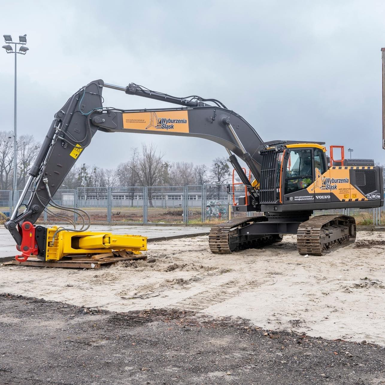 Zachodnia trybuna przechodzi do historii. Rozpoczęła się rozbiórka! [ZDJĘCIA]