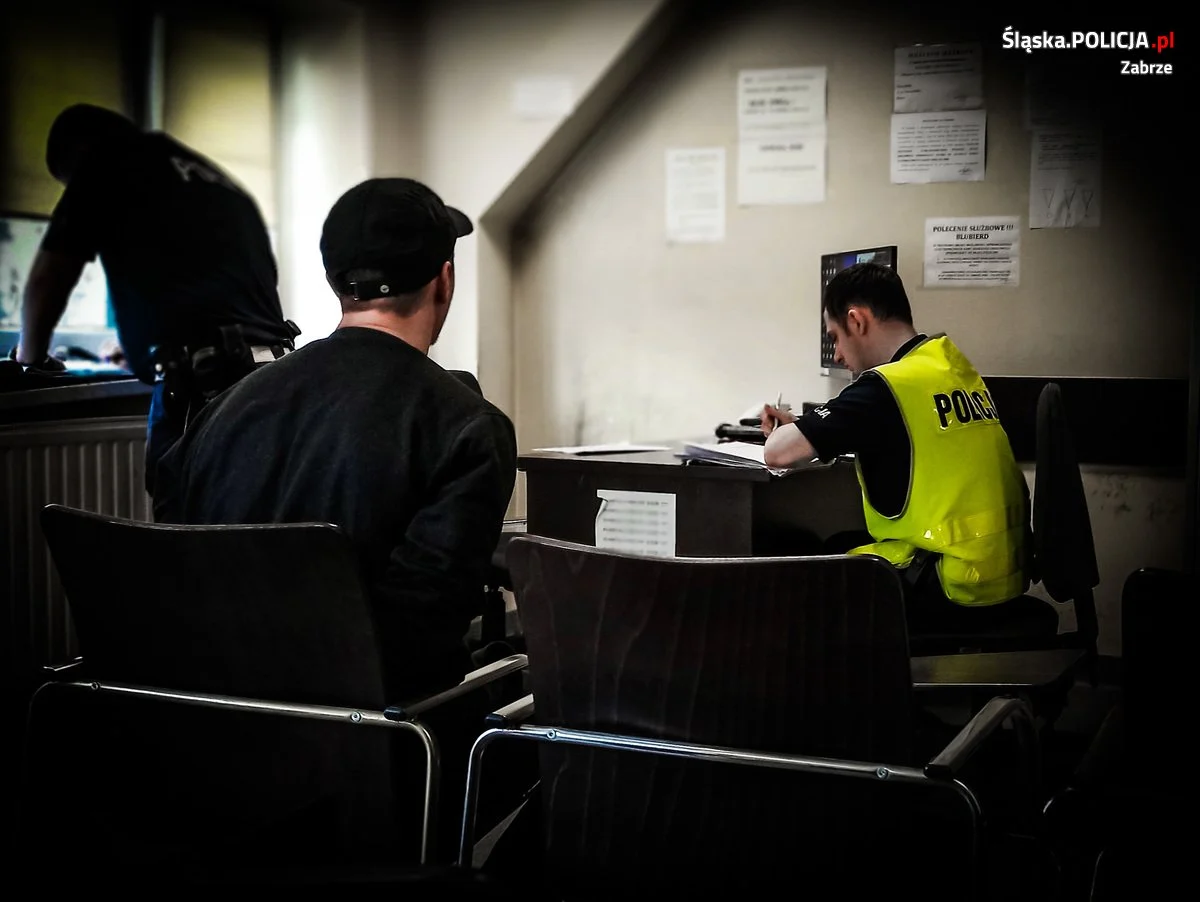 Poszukiwany trzema listami gończymi 26-latek wpadł, bo... jechał za szybko